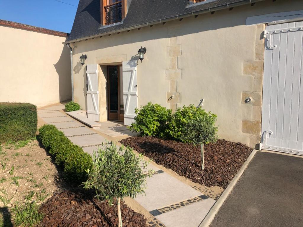 Hotel La Croix De Vernuche Varennes-Vauzelles Buitenkant foto