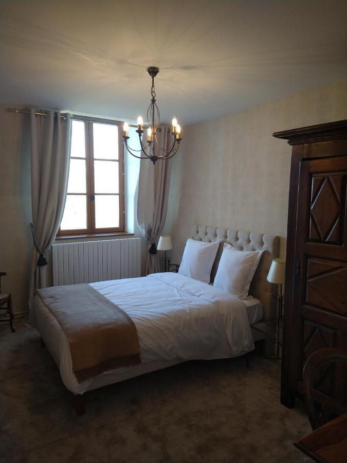 Hotel La Croix De Vernuche Varennes-Vauzelles Buitenkant foto