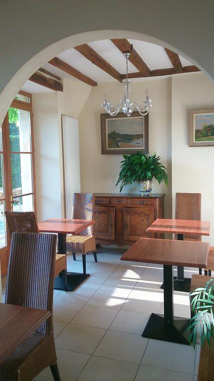 Hotel La Croix De Vernuche Varennes-Vauzelles Buitenkant foto